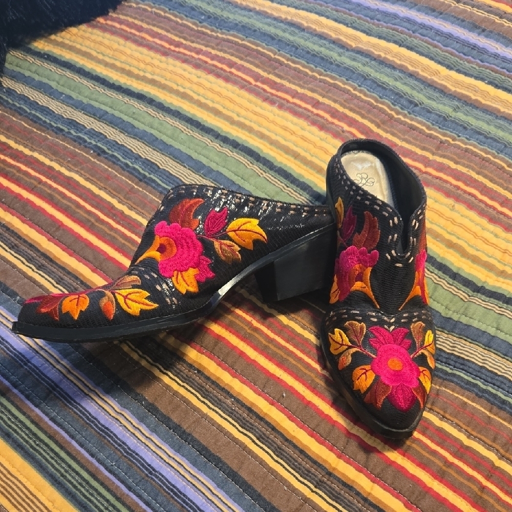 Roper Black Floral Embroidered Mules - Picture 5 of 7